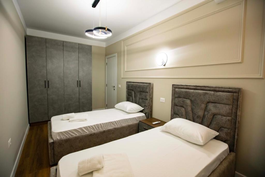 Luxury Apartment At Condor Center Tirana Exteriör bild