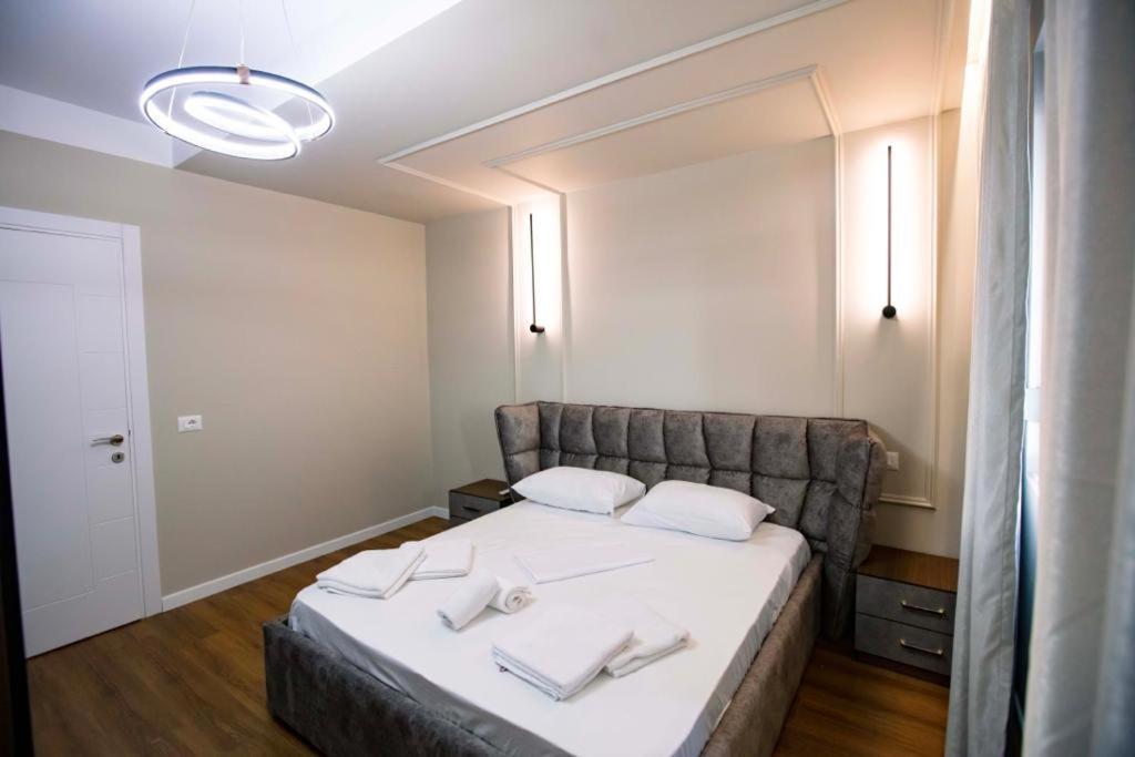Luxury Apartment At Condor Center Tirana Exteriör bild