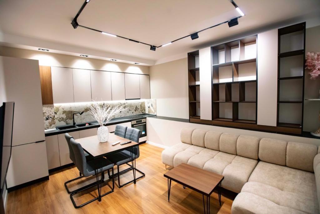 Luxury Apartment At Condor Center Tirana Exteriör bild