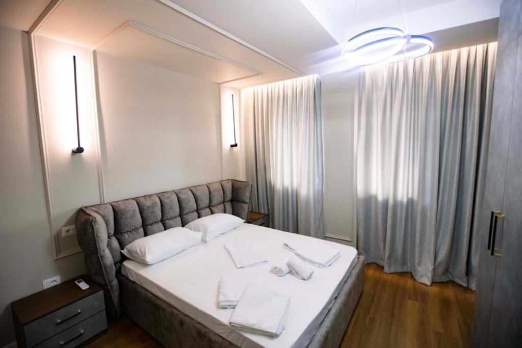 Luxury Apartment At Condor Center Tirana Exteriör bild